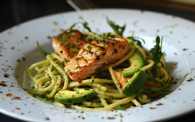 Deze pasta met zalm, courgette en avocado wordt een smaakexplosie op je bord